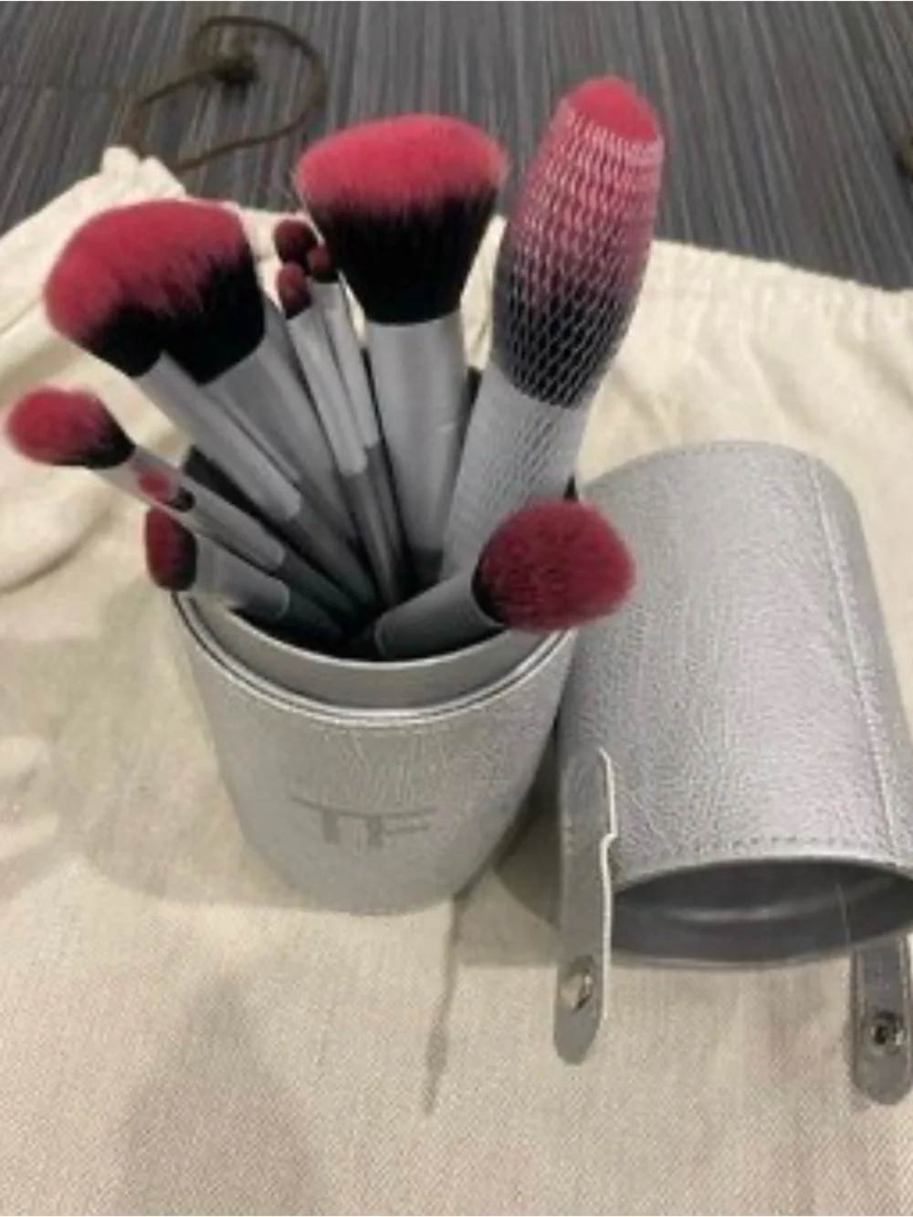 Like TF Synthetic Fiber Makeup Brush Set Gray/Pink w/ Carrying Case